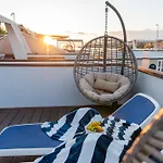 Ocean Beauty Beachfront Lux Boat House In Marina With Sea View And Jacuzzi