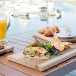 Ocean Beauty Beachfront Lux Boat House In Marina With Sea View And Jacuzzi Holiday home *