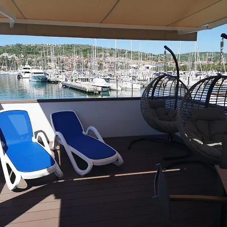 Holiday home Floating Seahouse Ocean Beauty
