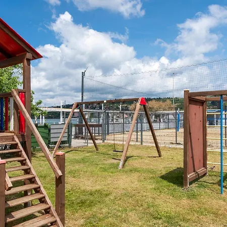 Floating Seahouse Ocean Beauty