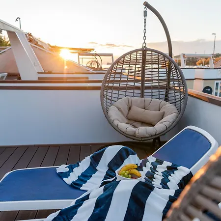 Ocean Beauty Beachfront House Boat In Portoroz With Sea View And Jacuzzi