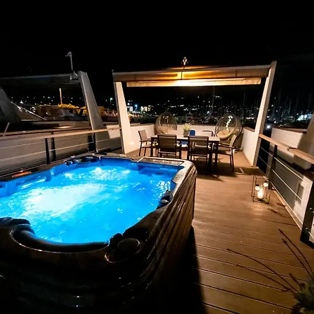 Floating Seahouse Ocean Beauty *