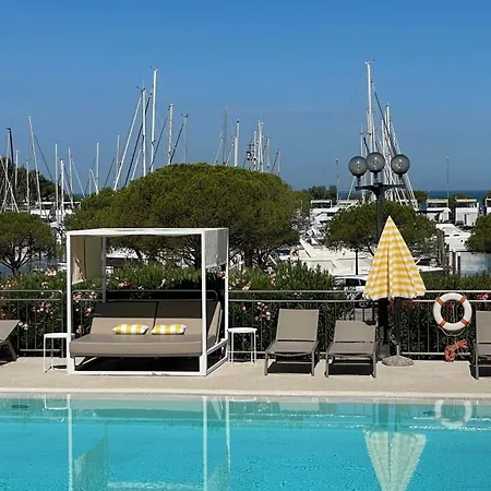 Ferienhaus Ocean Beauty Beachfront House Boat In Portoroz With Sea View And Jacuzzi
