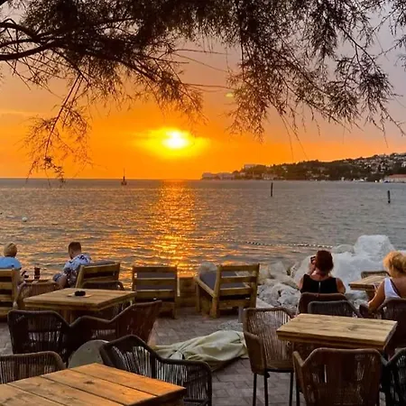 Ocean Beauty Beachfront House Boat In Portoroz With Sea View And Jacuzzi * Portorož