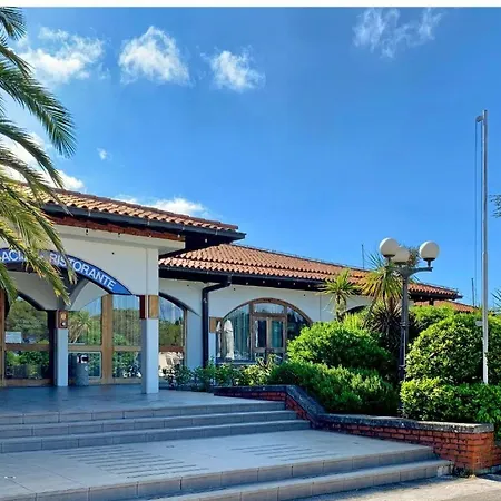 Ferienhaus Ocean Beauty Beachfront House Boat In Portoroz With Sea View And Jacuzzi