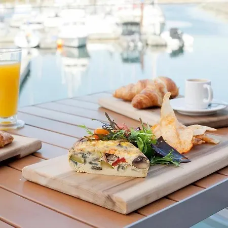 Ocean Beauty Beachfront House Boat In Portoroz With Sea View And Jacuzzi Ferienhaus *