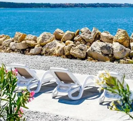 Ferienhaus Ocean Beauty Beachfront House Boat In Portoroz With Sea View And Jacuzzi Portorož