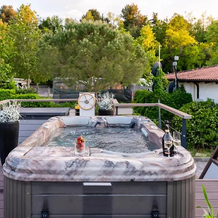 Ocean Beauty Beachfront House Boat In Portoroz With Sea View And Jacuzzi Ferienhaus