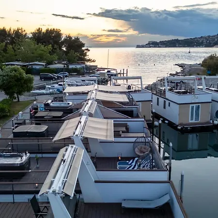 Ocean Beauty Beachfront House Boat In Portoroz With Sea View And Jacuzzi Ferienhaus Portorož