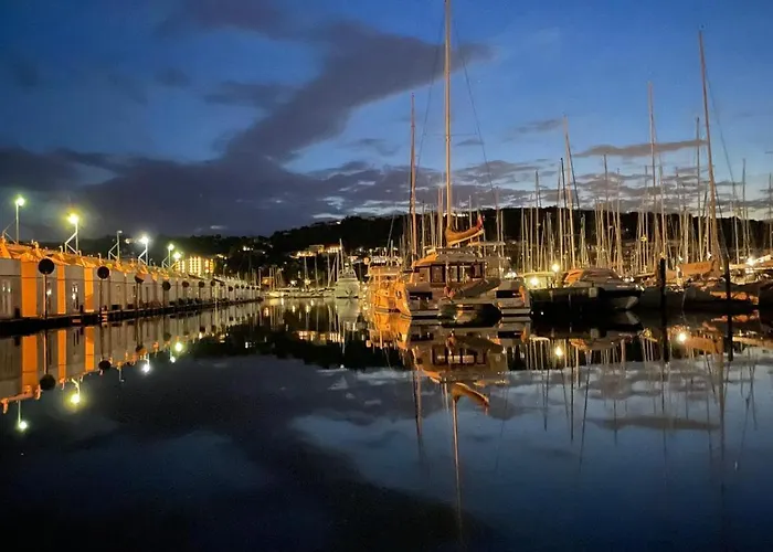 Floating Seahouse Ocean Beauty