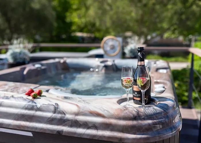 Floating Seahouse Ocean Beauty * ポルトローシュ