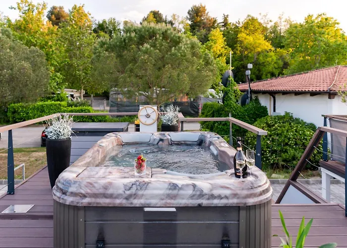 بيت للعطل Seahouse Ocean Beauty In Marina With Open Sea View, Terrace And Jacuzzi بورتوروز