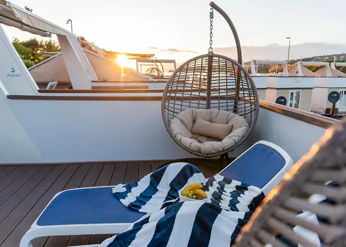 Seahouse Ocean Beauty In Marina With Open Sea View, Terrace And Jacuzzi