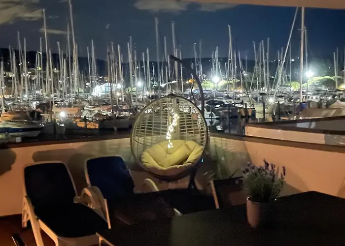 Seahouse Ocean Beauty In Marina With Open Sea View, Terrace And Jacuzzi